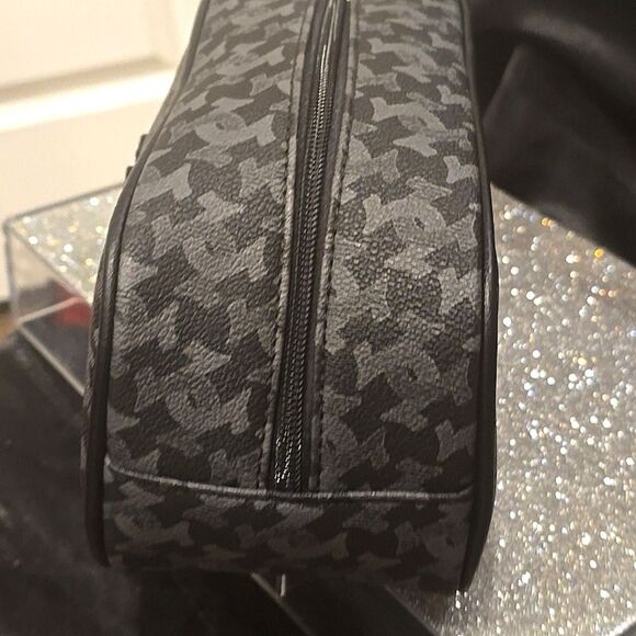 True Religion Coda Horseshoe Logo Dopp Bag - Picture 6 of 10